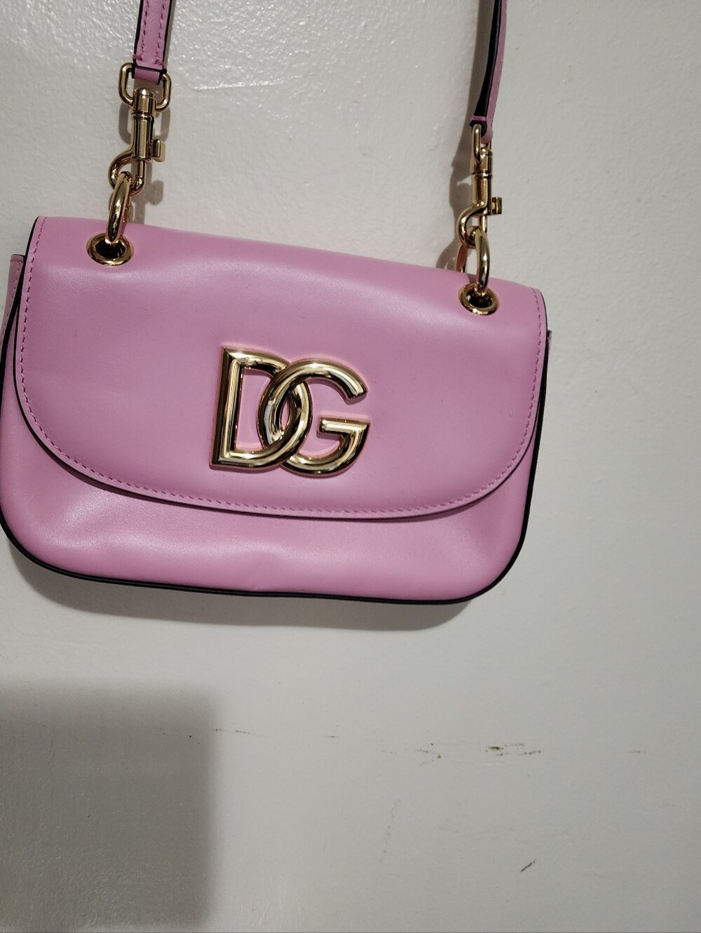 ‼️ON SALE‼️New Dolce & Gabbana Pastel Pink DG Crossbody Bag with Gold Hardware - Picture 8 of 16